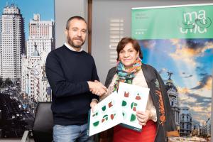 Firma premio Mejor Visita Guiada de Madrid