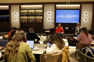 Momento-del-encuentro-informativo-madrid-una-ciudad-que-avanza-con-el-turismo_1 Momento-del-encuentro-informativo-madrid-una-ciudad-que-avanza-con-el-turismo_1