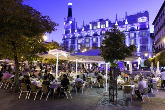 Plaza de Santa Ana de noche (Barrio de las Letras).jpg