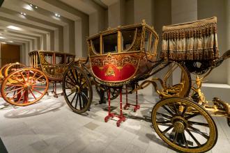 Galería Colecciones Reales. Exposición temporal: En Movimiento. Vehículos y carruajes de Patrimonio Nacional.