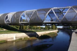Madrid Río: Puente Monumental Parque de Arganzuela Madrid Río: Puente Monumental Parque de Arganzuela