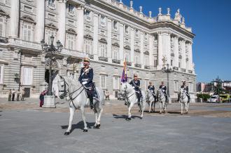 relevo_solemne_y_cambio_de_guardia_en_el_palacio_real_003.jpg