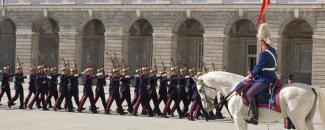 Relevo solemne de la Guardia Real 02.jpg